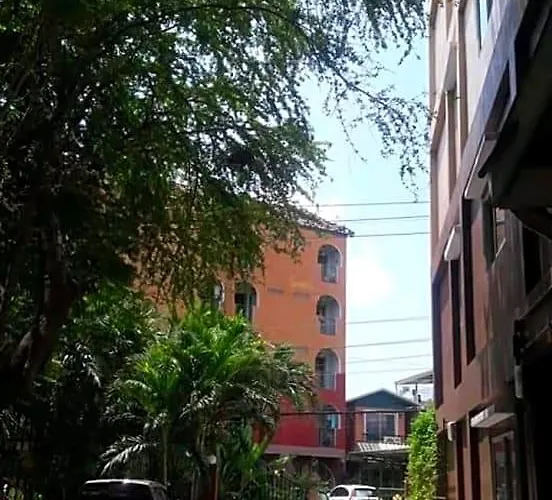 Baankhunmae Aparthotel 2*