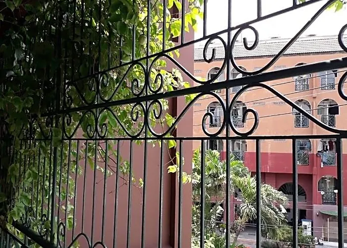 Baankhunmae Aparthotel