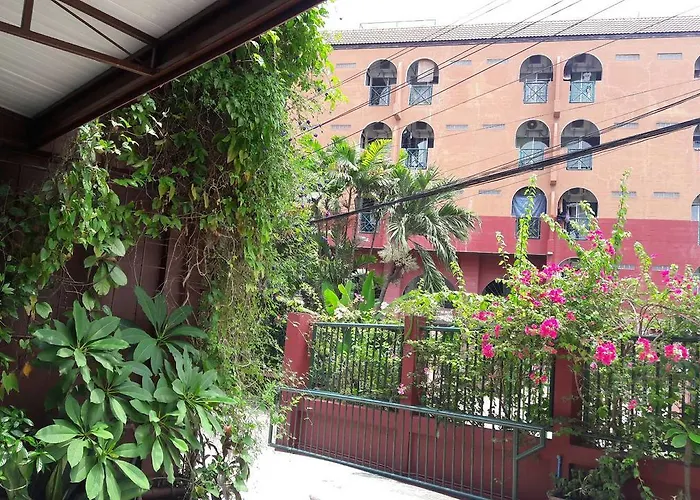Aparthotel Baankhunmae Bangkok